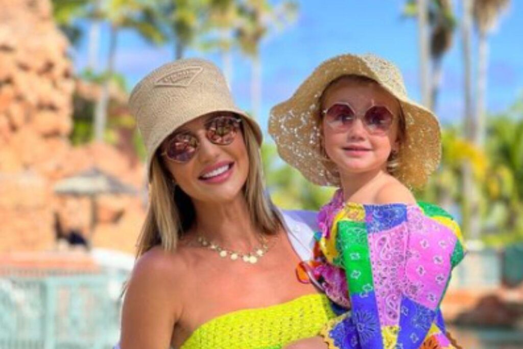 Ana Paula Siebert e Roberto Justus com a filha