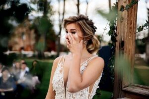 Mãe invade casamento da própria filha