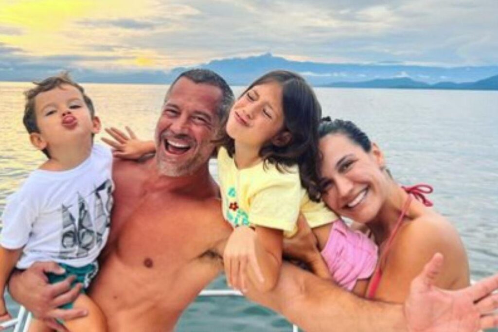 Malvino Salavdor mostra fotos de viagem em família
