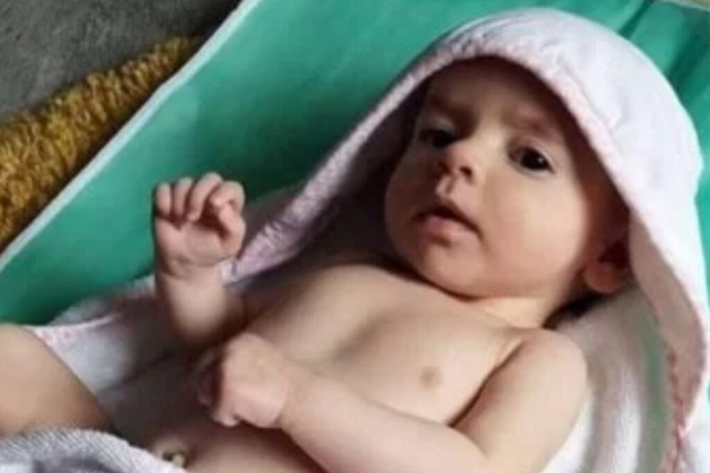 Bebê nasce com marca de nasceça em forma de coração