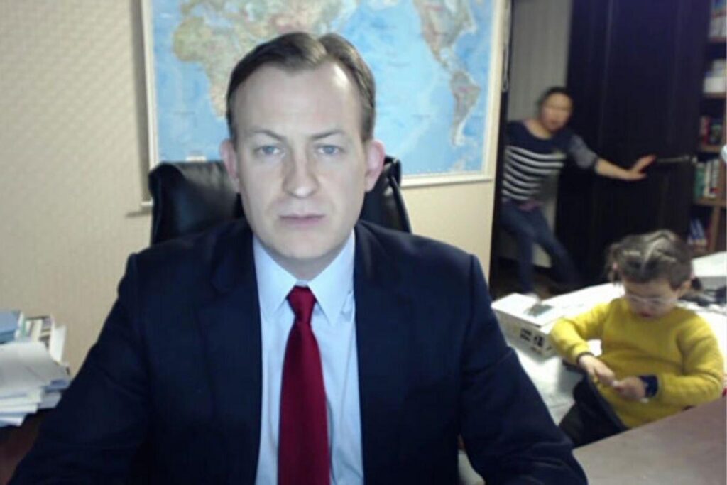 Pai que viralizou com a invasão dos filhos em reunião de trabalho mostra como estão as crianças 6 anos depois