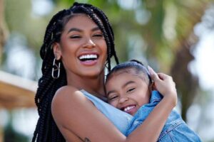 Pocah e sua única filha, Vitória