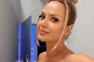 Eliana mostra foto da infância ao lado de menino que depois viraria seu obstetra