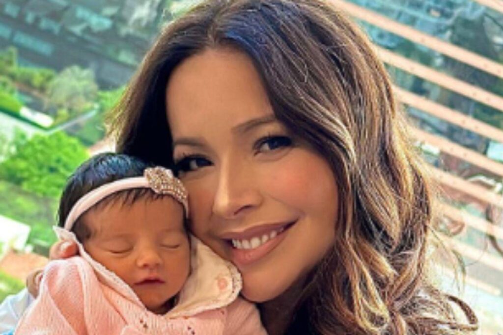 Filha de Renata Dominguez