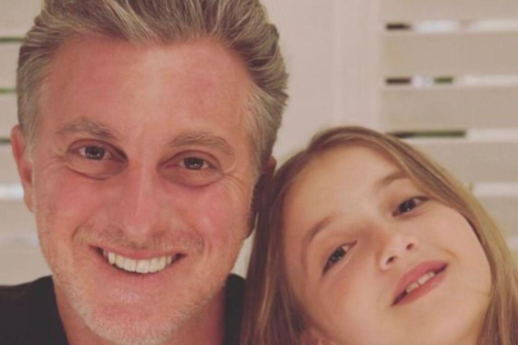 Luciano Huck aparece com a família em viagem e faz registro inéditos
