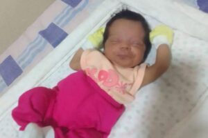 A bebê morreu enquanto dormia