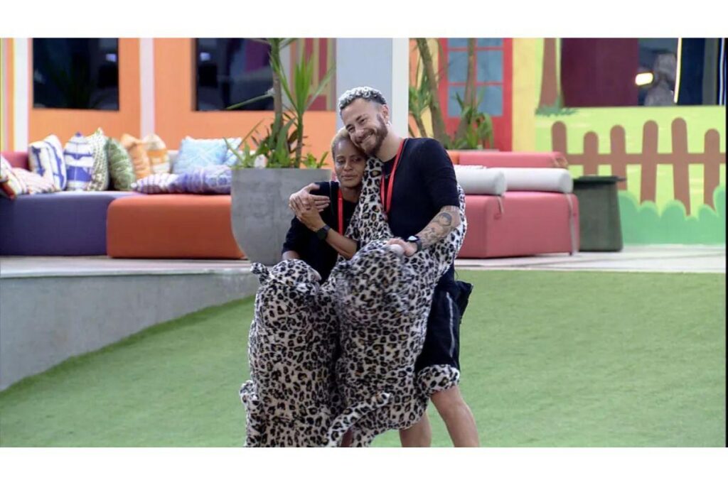 Fred ao lado de Cris