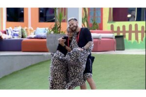 Fred ao lado de Cris