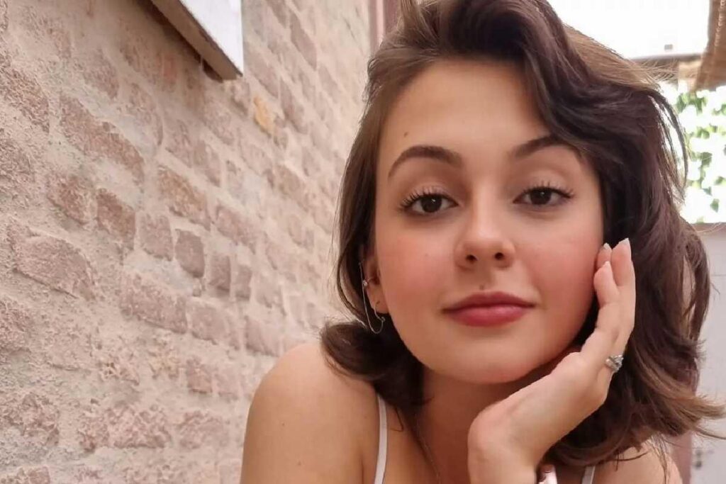 Klara Castanho publicou uma carta aberta revelando que foi estuprada e entregou o bebê para a adoção