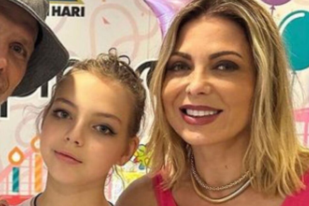 Sheila surgiu ao lado da filha