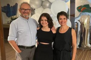 Sandra Annenberg e Ernesto Paglia se emocionam com declaração amorosa da filha, Elisa