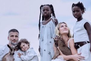 Giovanna Ewbank e Bruno Gagliasso mostram todo o talento artístico do filho Bless para o rap
