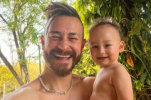 Fred chora com vídeo do filho após desistir de continuar no BBB 23: “Saí de lá por ele”