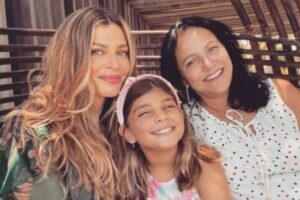 Registro das três publicado por Grazi Massafera