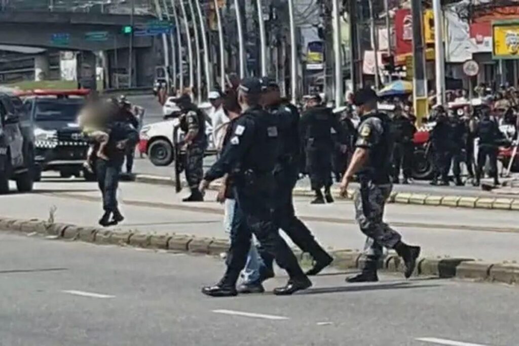 Criança feita refém é liberada após 15 horas de negociações