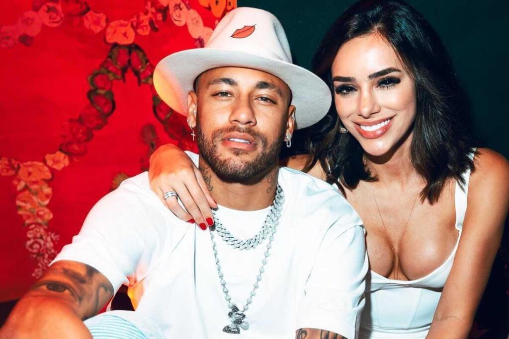Neymar Jr. e Bruna Biancardi anunciaram o namoro pela primeira vez em abril de 2022