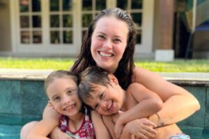 Mariana Bridi ao lado da mãe Sônia Bridi