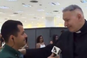 João Brito se emocionou ao citar a morte da mãe em conversa com padre Marcelo Rossi