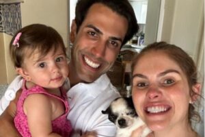 Bárbara Evans mostra mesversário da filha