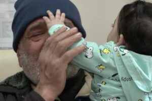 A esposa de Mithat, a filha, a qual era mãe de Zehra, o genro e o irmão de quatro anos da bebê morreram no terremoto