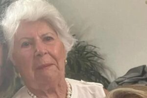 Carro é submerso por enchente de São Paulo e idosa morre