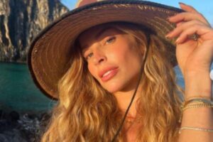 Grazi Massafera é vista beijando modelo em aeroporto