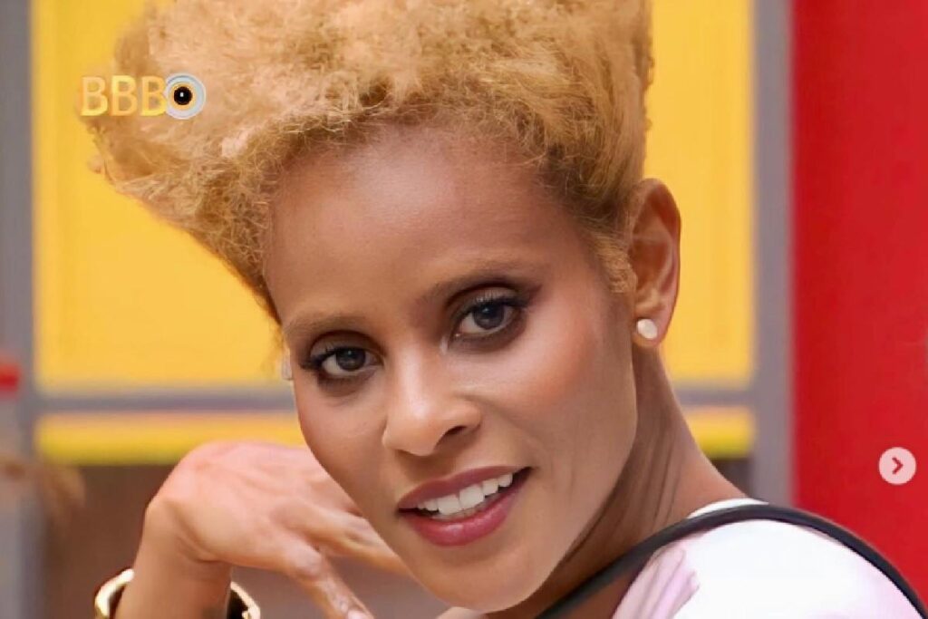 Aline gravou um vídeo com a avó e a mãe