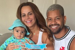 Viviane Araujo aparece combinando look com o filho