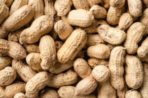 Introduzir alimentos que tenham amendoim para bebês entre 4 e 6 meses pode reduzir alergias, diz estudo