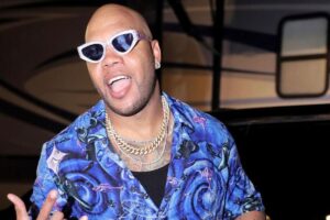 Rapper tem filho de 6 anos internado em estado grave após criança cair do quinto andar de prédio