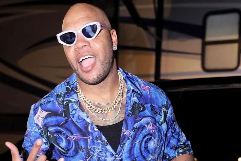 Rapper tem filho de 6 anos internado em estado grave após criança cair do quinto andar de prédio