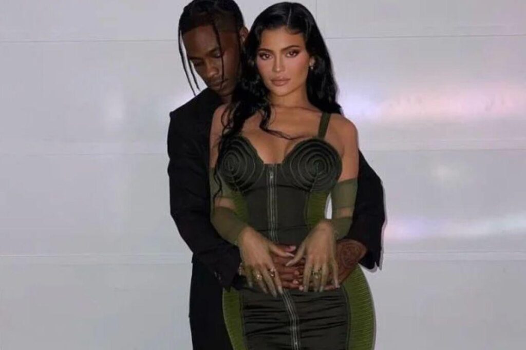 Kylie Jenner entra na justiça para mudar nome do filho