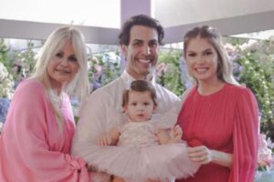 Bárbara Evans mostra momento especial da filha com avó