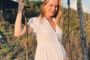 Fiorella aparece pela primeira vez com o filho