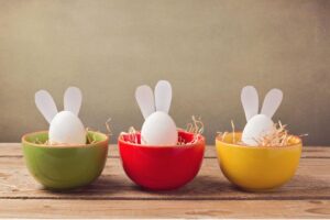 A caça aos ovos de Páscoa é comum em muitos países ao redor do mundo