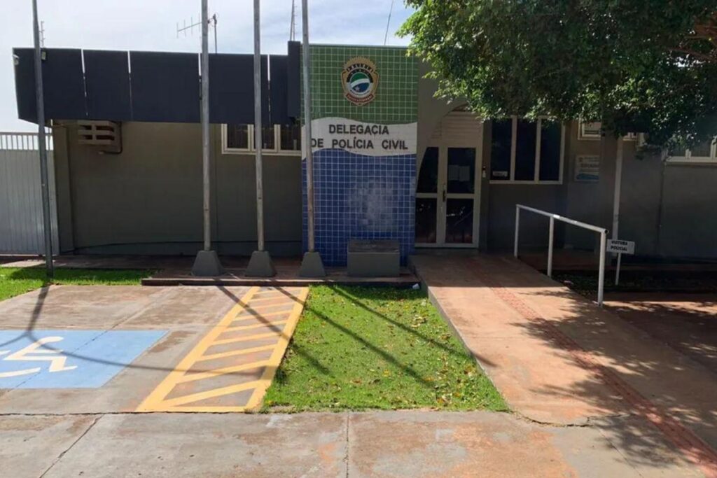 O bebê foi encontrado sozinho na rua