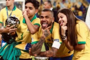 Victoria e Daniel Júnior são filhos do jogador Daniel Alves