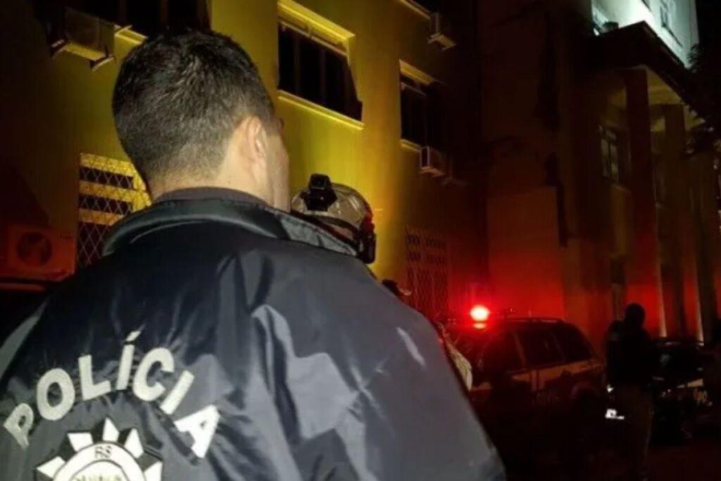 Polícia apreende artefatos nazistas na casa do jovem