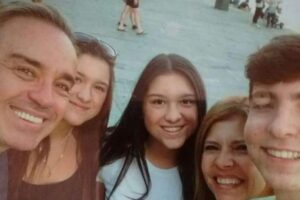 Homem busca reconhecimento como filho de Gugu através de ação judicial