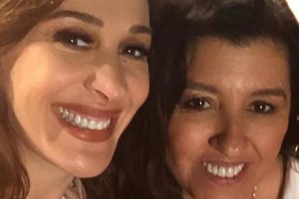 Claudia Raia e filho caçula Luca recebem visita especial de Regina Casé