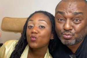 Sarah Aline ao lado do pai