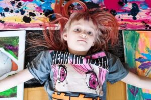 Asuka faz sucesso como pintora