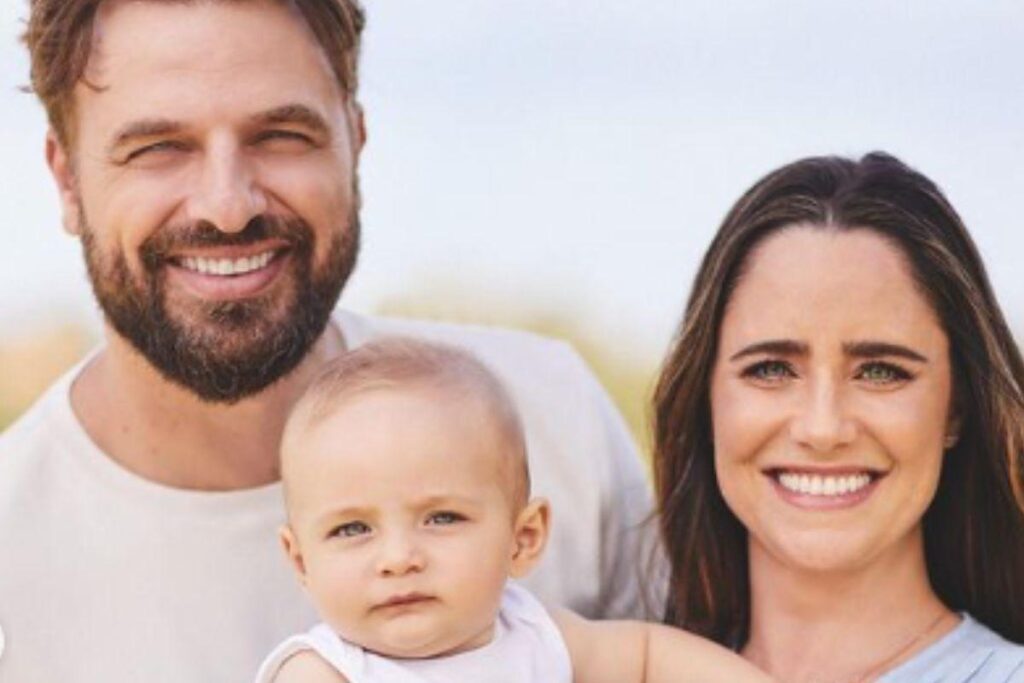 Fernanda Vasconsellos posta novas fotos com filho