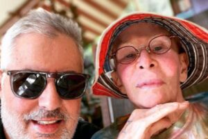 Rita Lee foi homenageada por diversos artistas e se empolgou ao assisti-los cantar sucessos da própria carreira