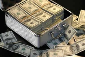 O homem faz perguntas de gestão de empresas para os filhos