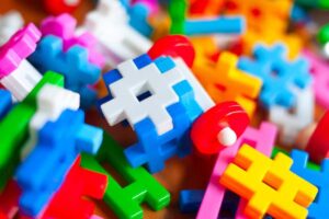 Brincar não faz bem apenas para as crianças, mas para os adultos. Junte a família toda e divirta-se