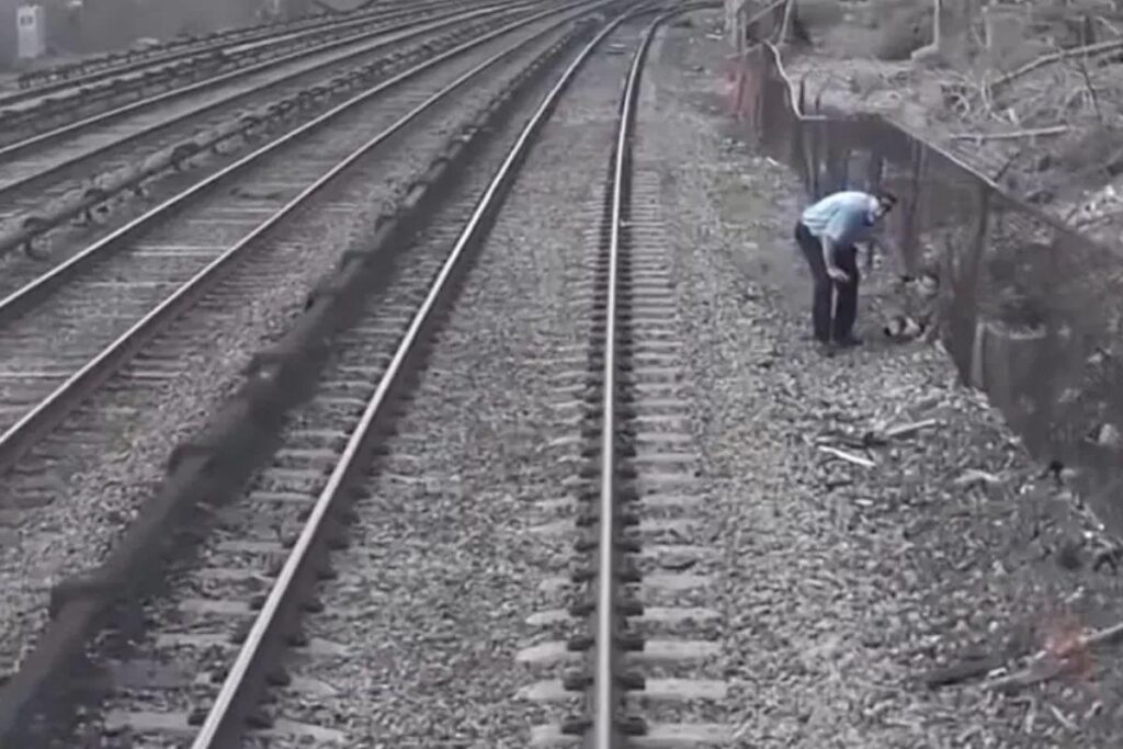 Menino é resgatado por maquinista em trilhos de trem