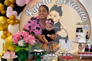 Mc Loma mostra festa da filha