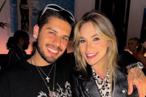 Zé Felipe exibe avião que ganhou de aniversário da esposa