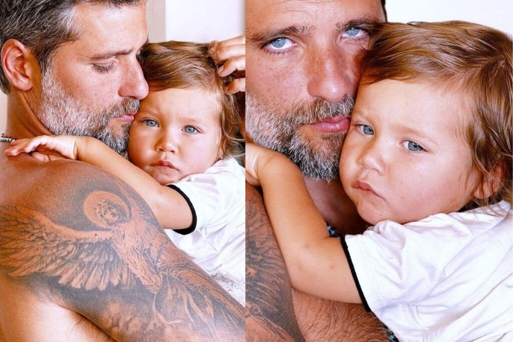 O ator surgiu ao lado dos filhos na viagem